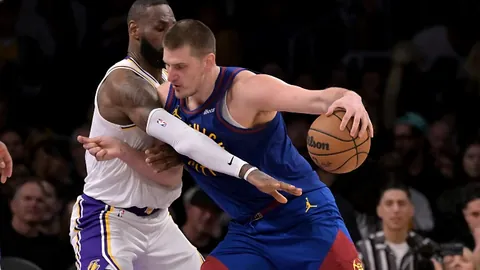 郭涵煜澳网女双第3轮出局，八强梦碎，央视新闻客户端播报